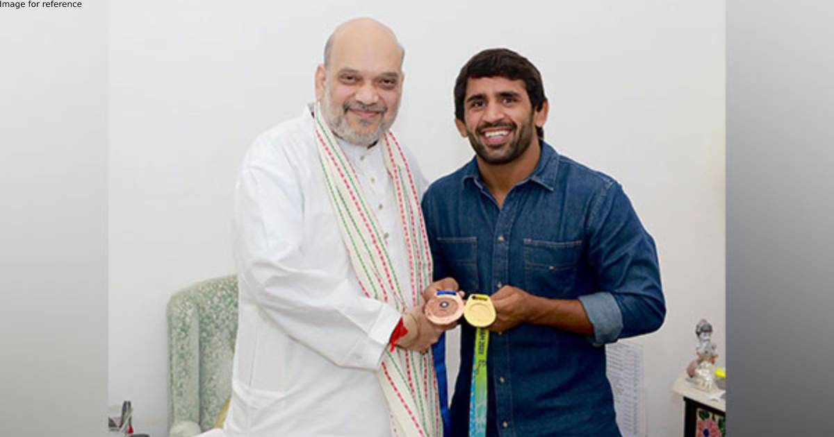 Bajrang Punia meets Home Minister Amit Shah after World Championship medal